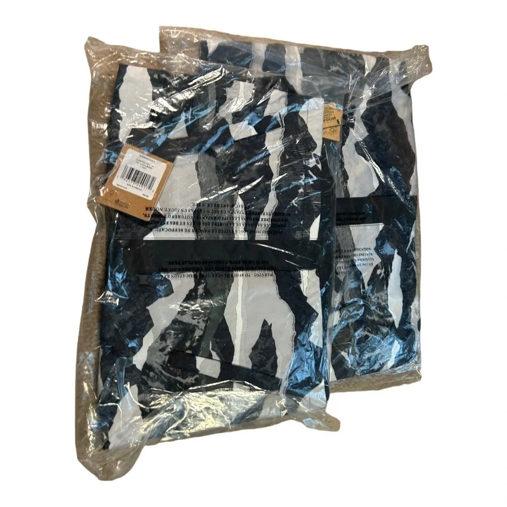 The north face Boys’ Antora Rain Jacket in TNF Black Mountain Traverse P…